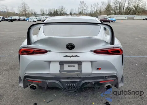 2021 Toyota Supra Base z USA, uszkodzony, nr VIN WZ1DB0C01MW038896